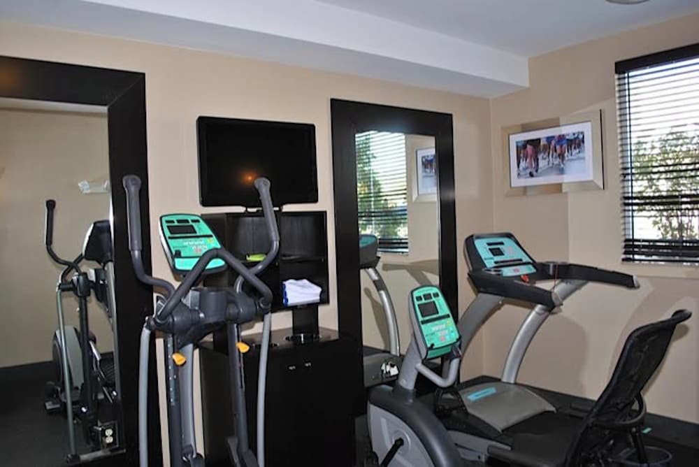 Holiday Inn Express PITTSBURGH E - WATERFRONT DR by IHG 1