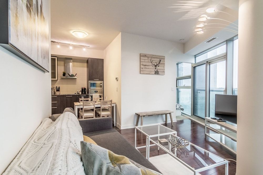 AOC Suites 2 Bedroom Condo, City CN Tower View 1