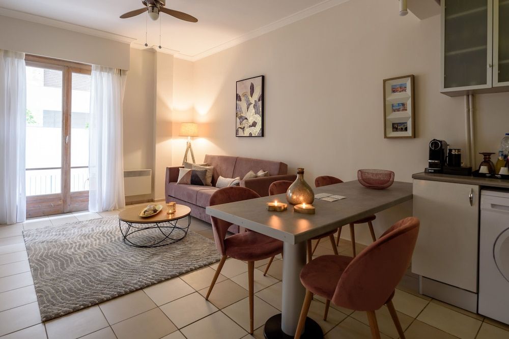 Acropolis Exclusive Studio 1