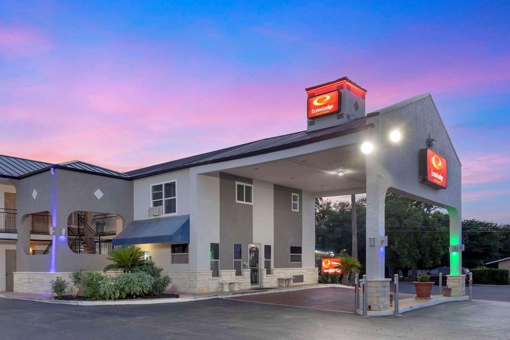 Econo Lodge Inn & Suites Near Lackland AFB 1