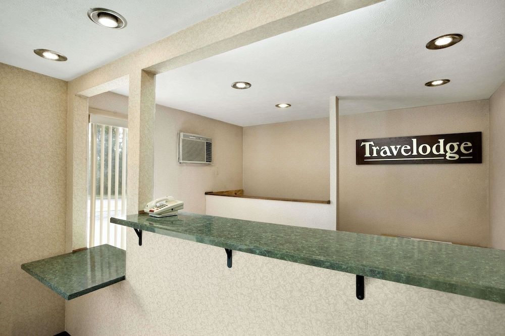 Travelodge by Wyndham La Porte/Michigan City Area 1