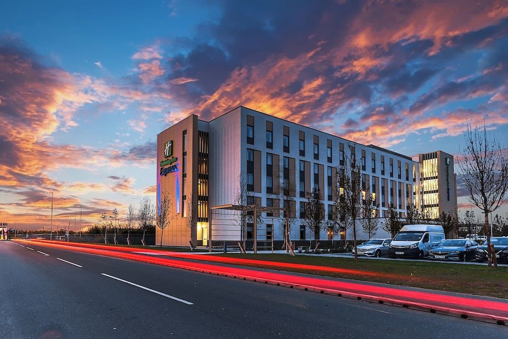 Holiday Inn Express BICESTER by IHG 1