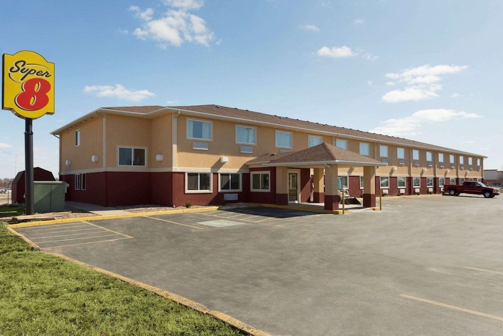 Super 8 by Wyndham Lees Summit 1