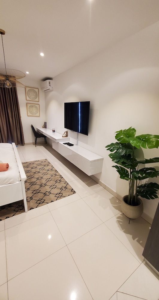 The Lennox Suites by Cozy 2