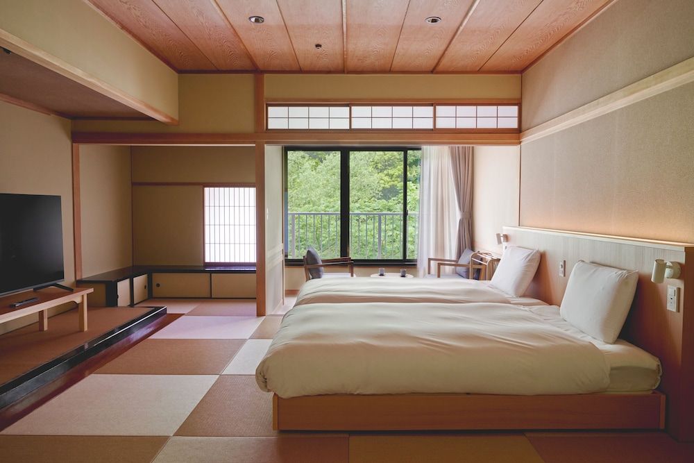Hakone Pax Yoshino 1