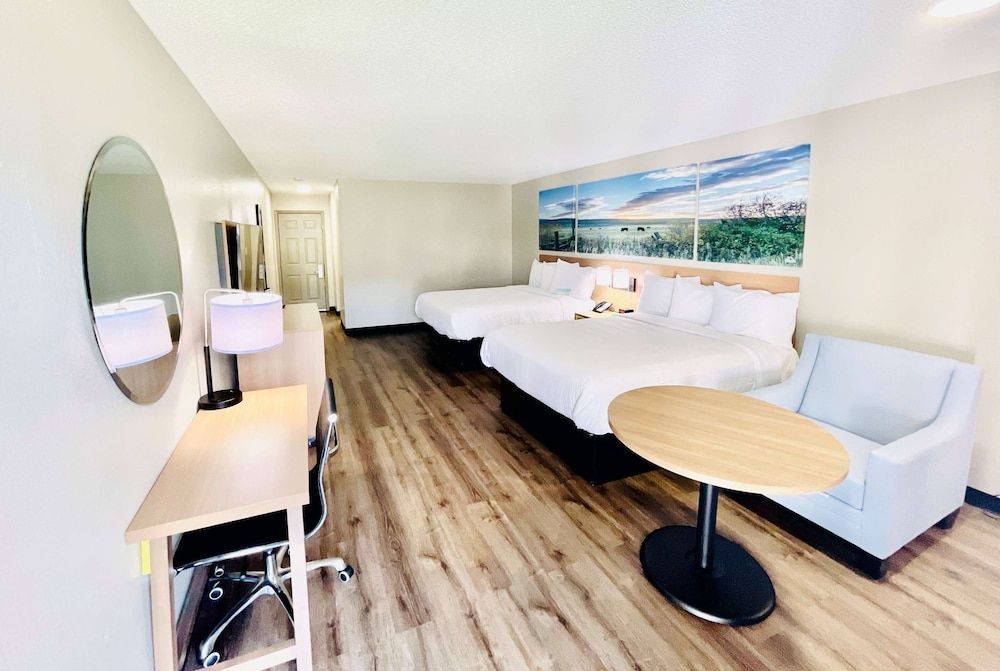 Days Inn by Wyndham Burleson Ft. Worth 1