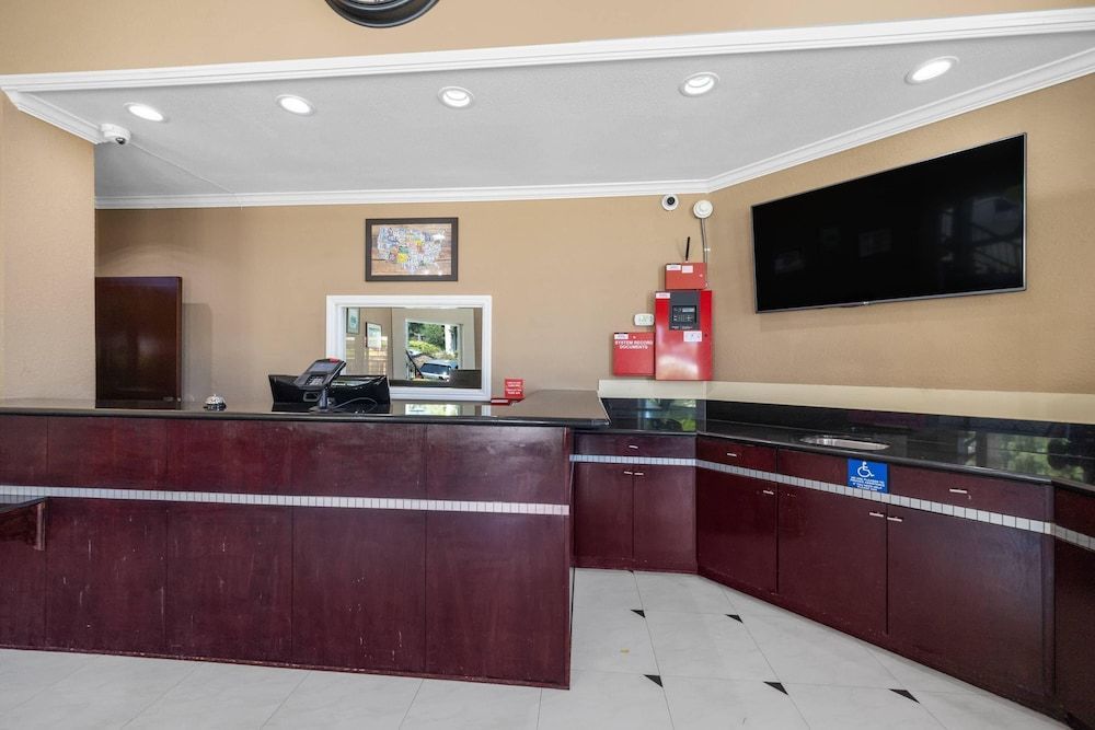 Econo Lodge Inn & Suites Fallbrook Downtown 2