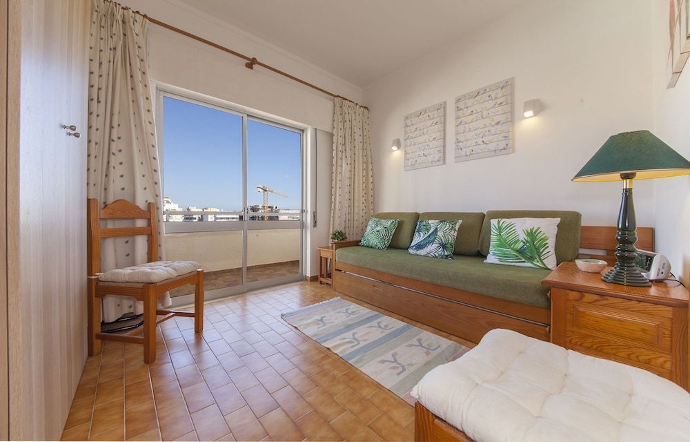 B43 - Spotless Seaview Apartment 2