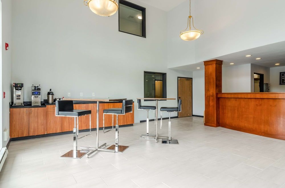 Red Lion Inn & Suites Des Moines 2