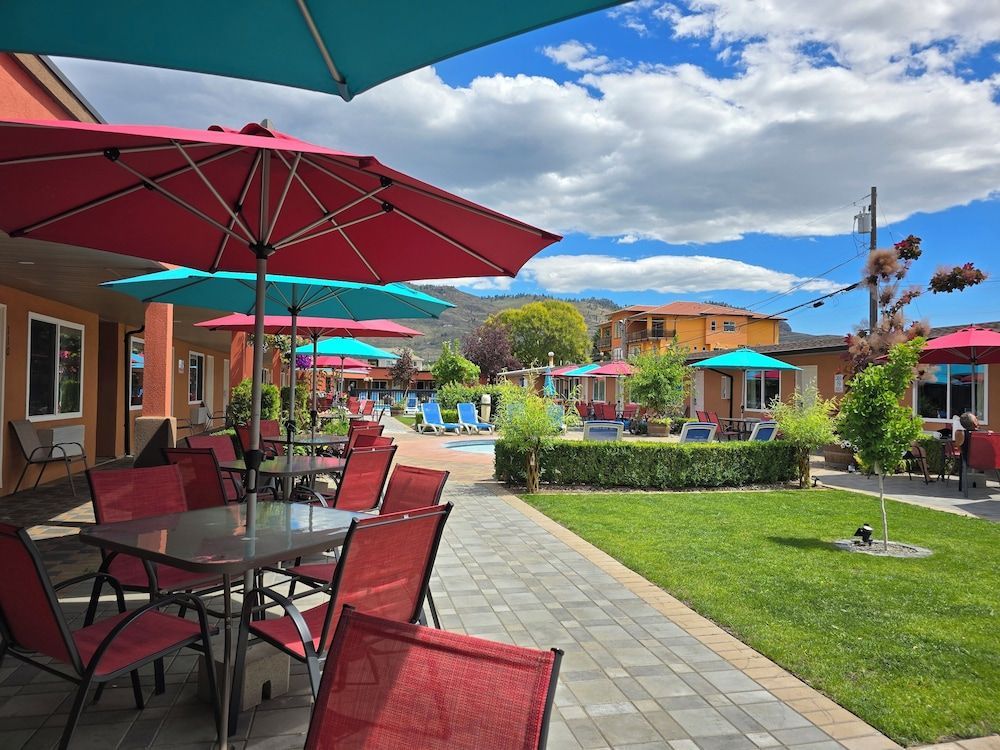 Sahara Courtyard Inn & Suites Osoyoos 1