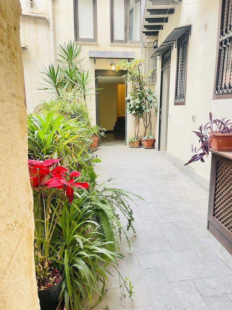 Bellaroto Suite & Spa - Charming Boutique Rooms 2