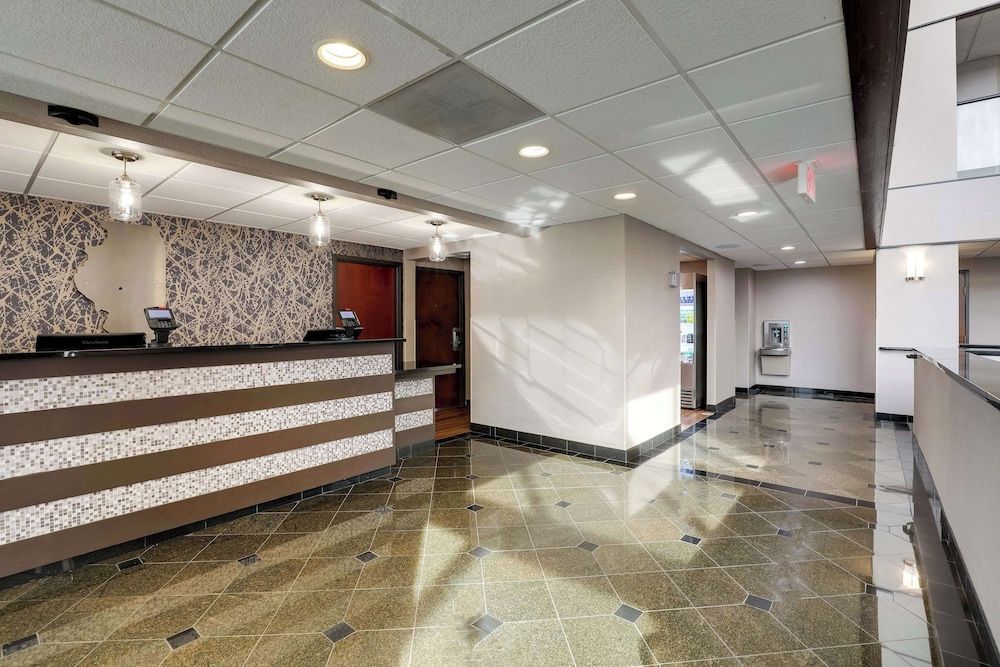 Drury Inn & Suites Springfield 2