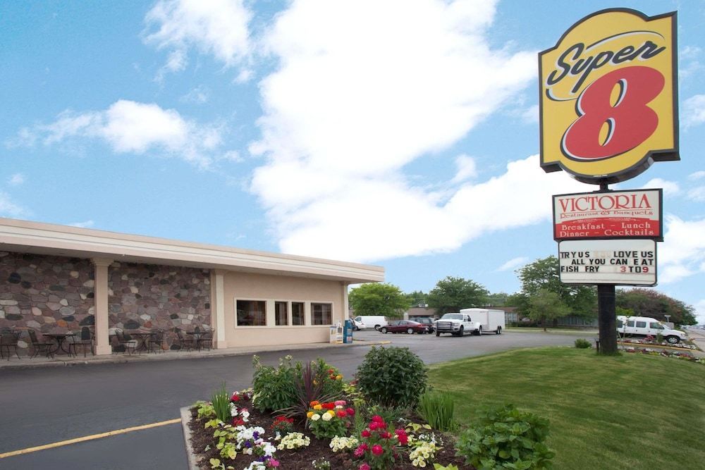 Super 8 by Wyndham Chicago Northlake O'Hare South 1