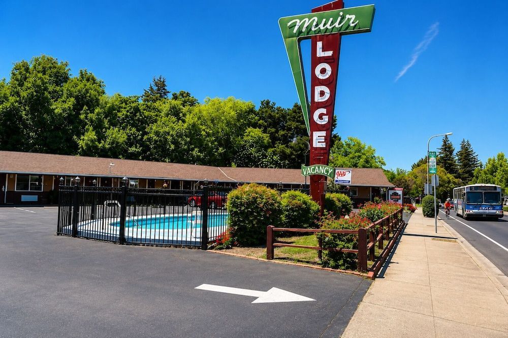 Muir Lodge Motel 1