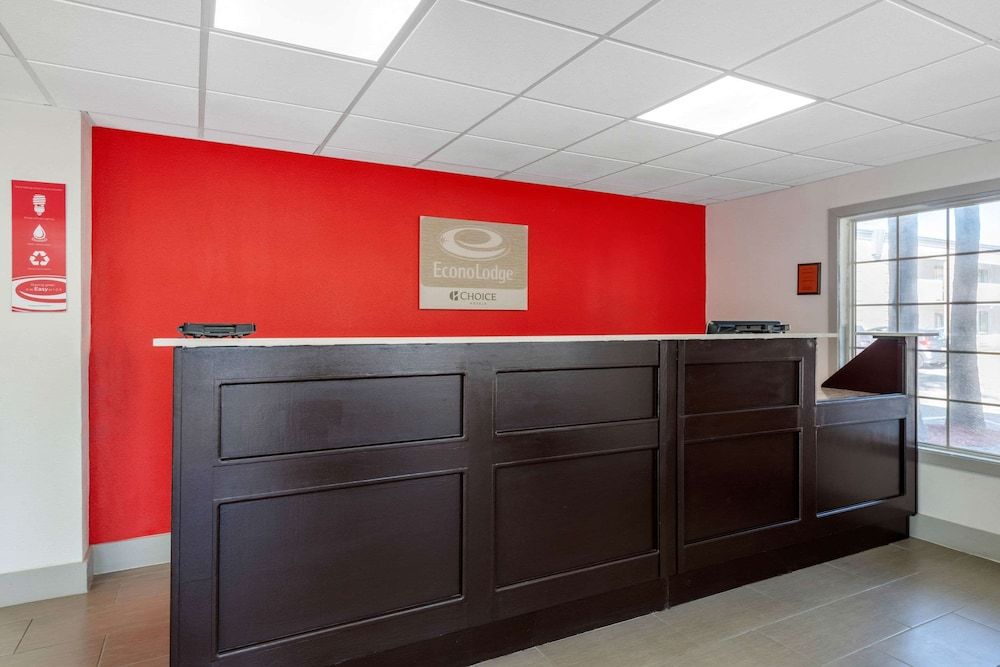Econo Lodge Airport - RJ Stadium 2