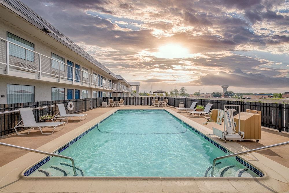Motel 6-Euless, TX - Dallas 1