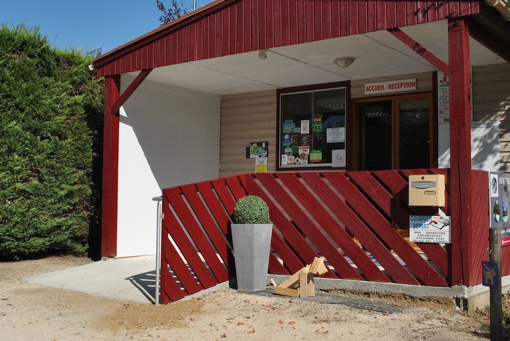Camping Les Lacs de Courtes - Chalets 2