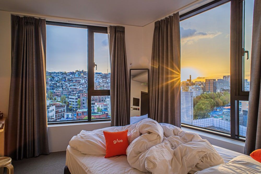 Glue Hotel 1