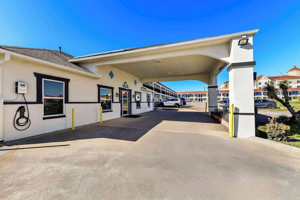 Days Inn by Wyndham Gainesville 1