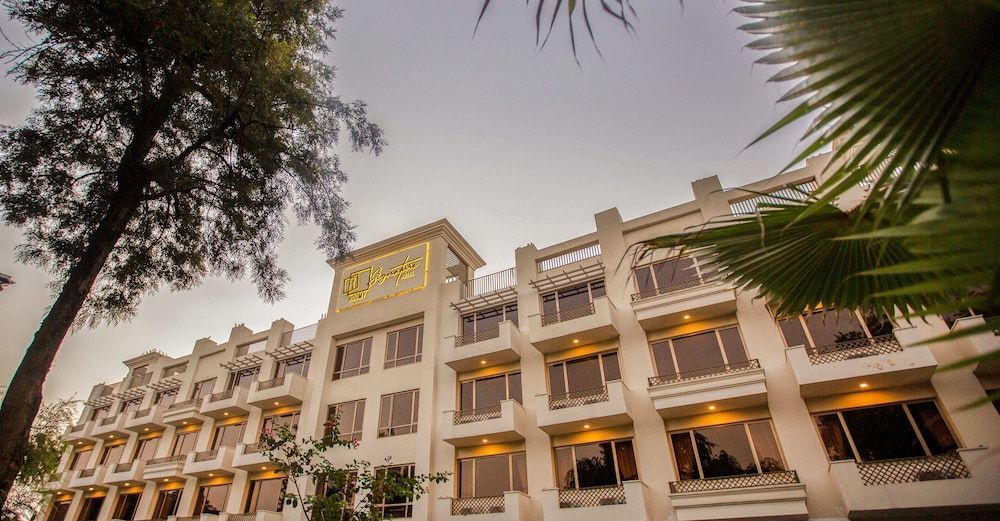 Roomy Signature Hotel, Islamabad 1