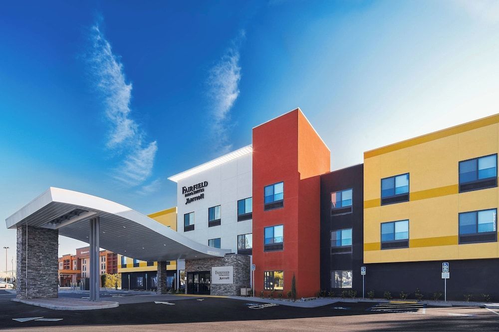 Fairfield Inn & Suites by Marriott Fresno Yosemite International Airport 1