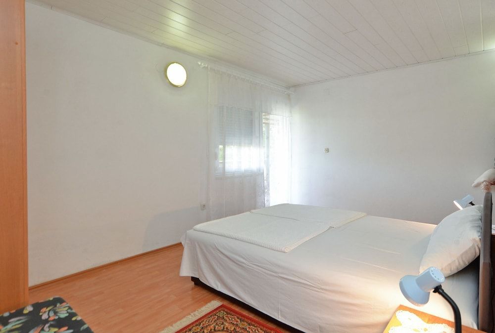 Apartment 1631 2