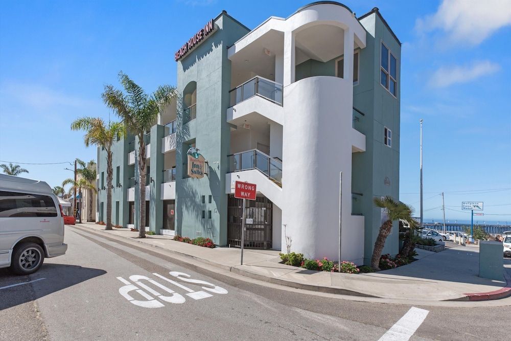 Beach House Inn & Suites 1