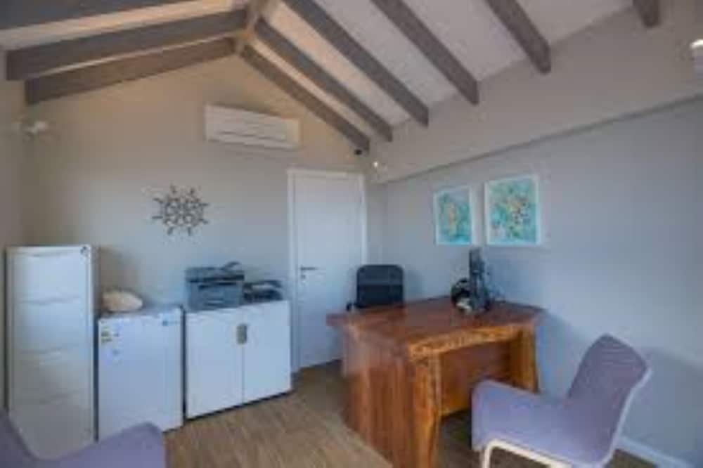 Le Nautique Beachfront Apartments 2