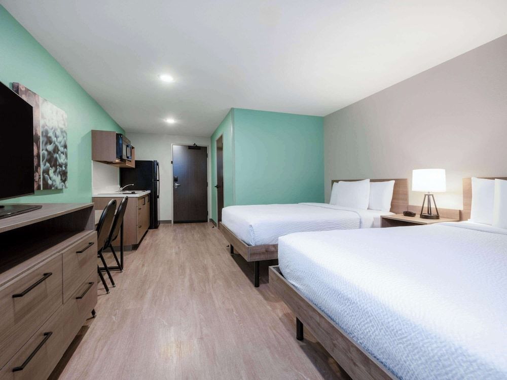 ECHO Suites Extended Stay by Wyndham Indianapolis AmeriPlex 1