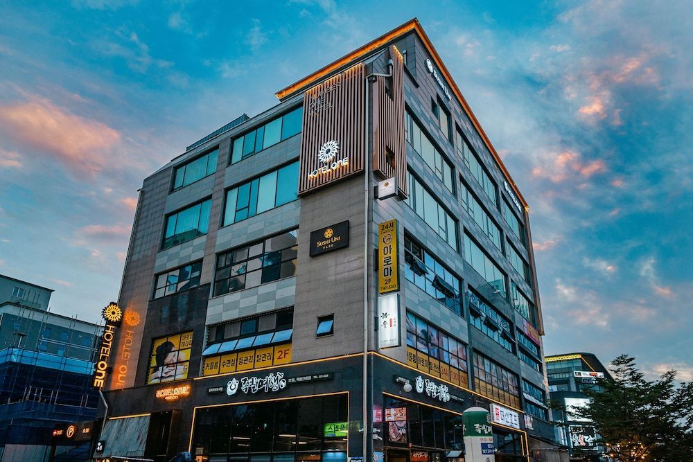 Hotels One 1