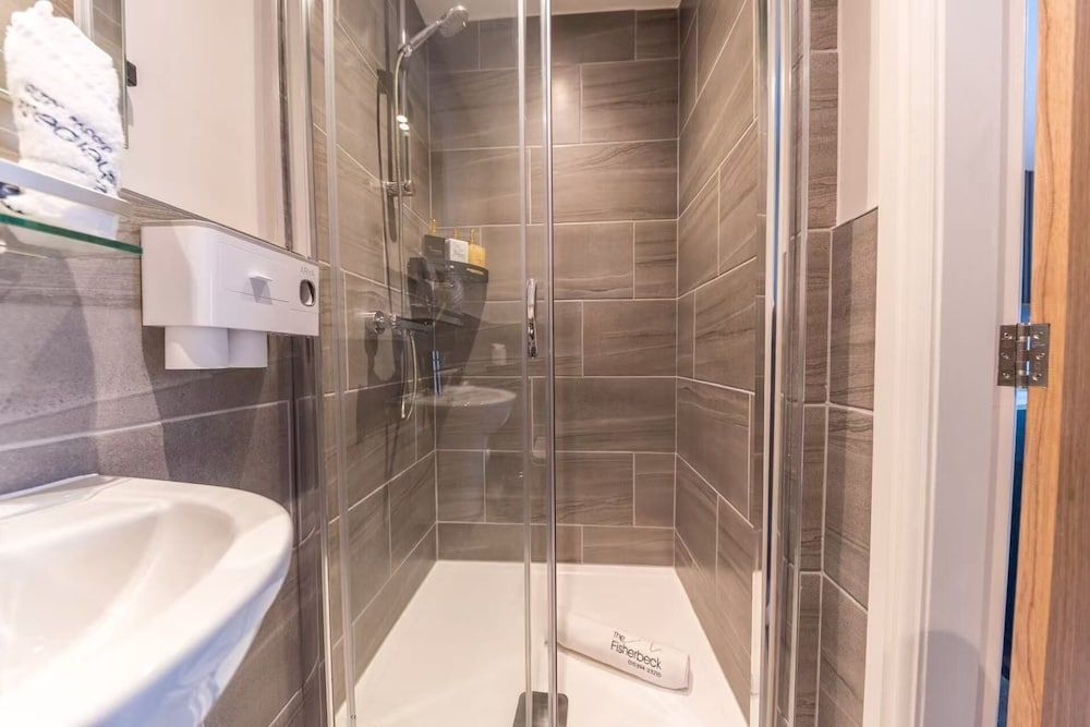 The Old Stamp House Retreat - Three En-suite Bedrooms with Parking 2