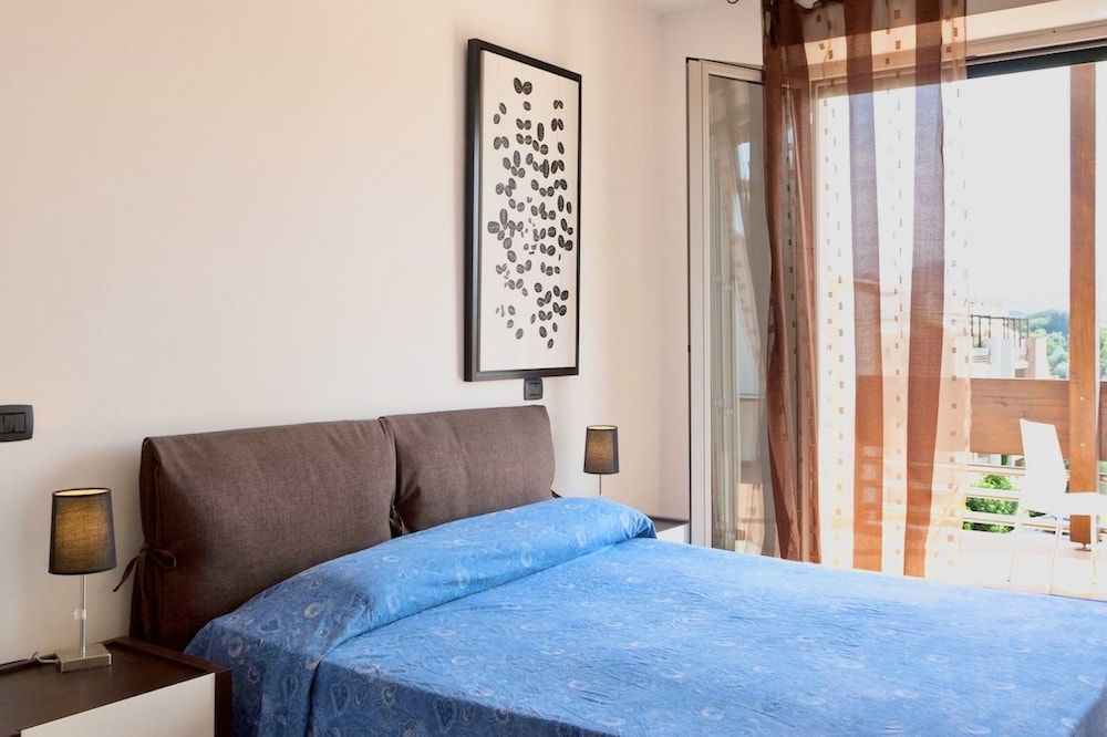Residence with pool in San Vincenzo 1