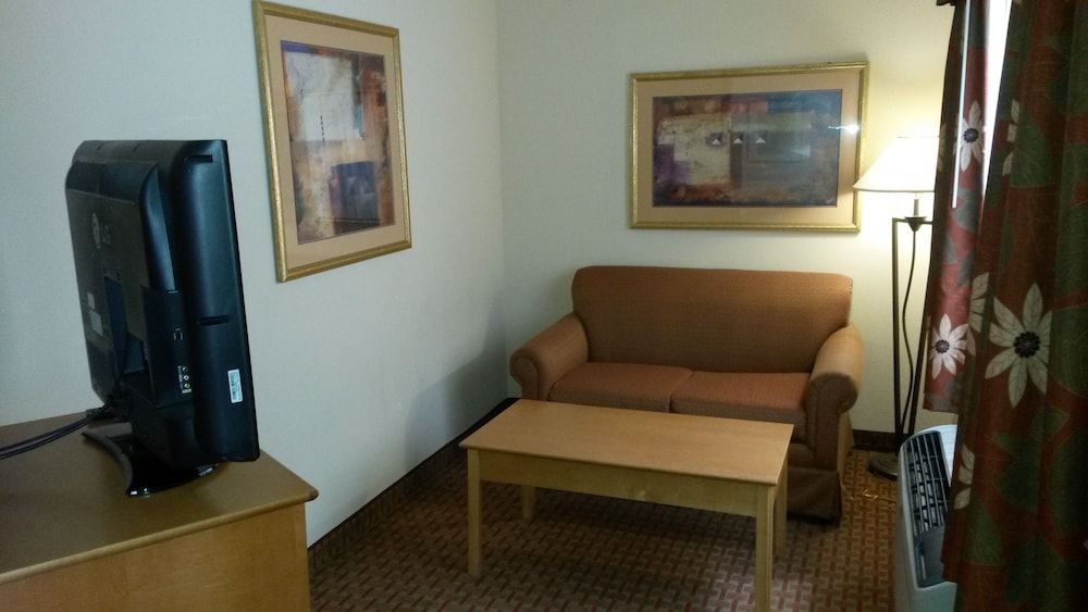Holiday Inn Express & Suites JENKS by IHG 2