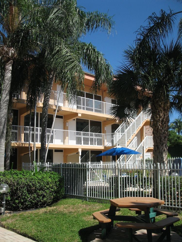 Canada House Pompano Beach 1