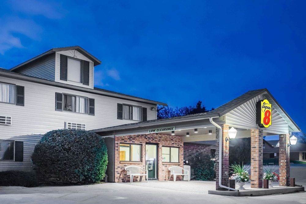 Super 8 by Wyndham Monroe WI 1