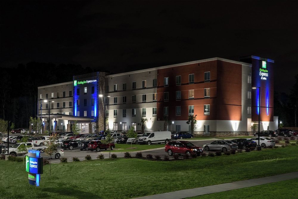 Holiday Inn Express & Suites CHARLOTTE AIRPORT by IHG 1