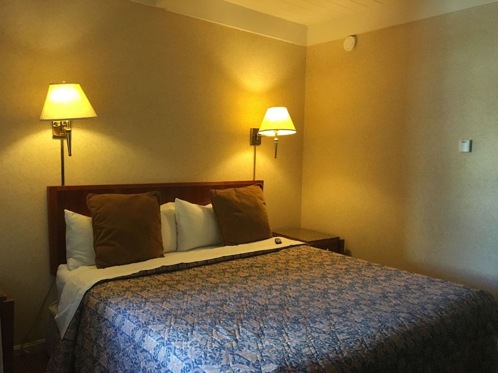 Pacific Heights Inn 2