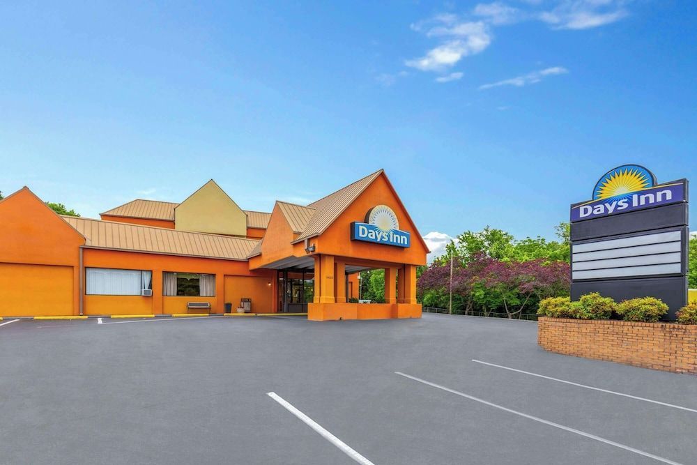 Days Inn by Wyndham Knoxville East 1