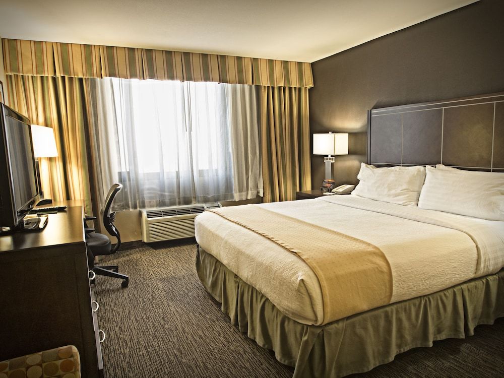 Holiday Inn & Suites ANAHEIM (1 BLK/DISNEYLAND ) by IHG 2