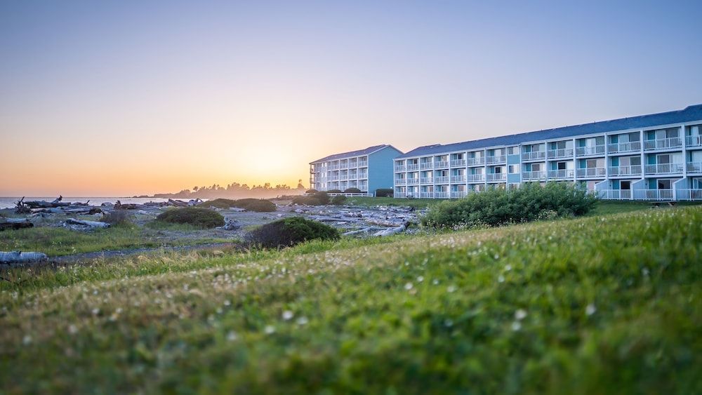 Beachfront Inn 1