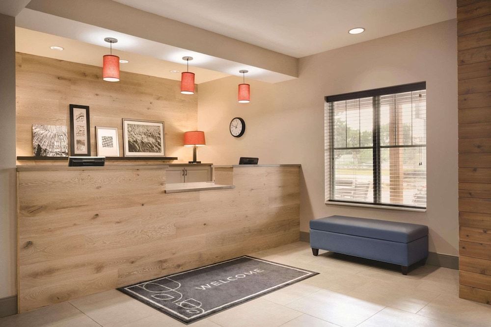 Country Inn & Suites by Radisson, Brooklyn Park - Brooklyn Center, MN 2