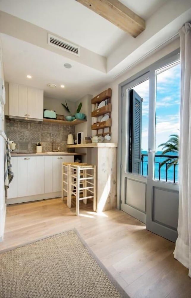 The Beach House Studios & Suites 1