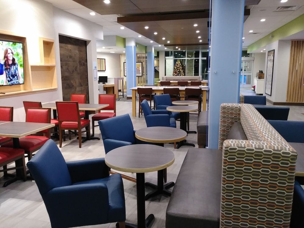 Holiday Inn Express & Suites DALLAS NORTHEAST - ARBORETUM by IHG 1