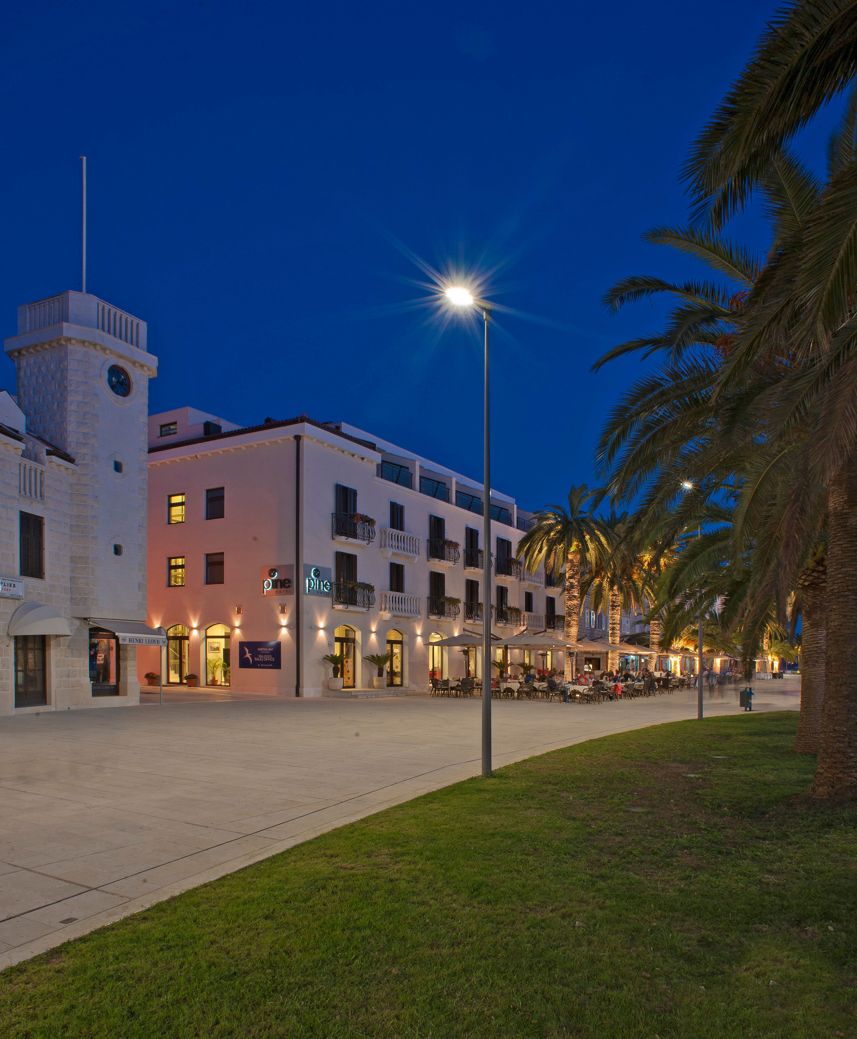 Hotel Pine 1