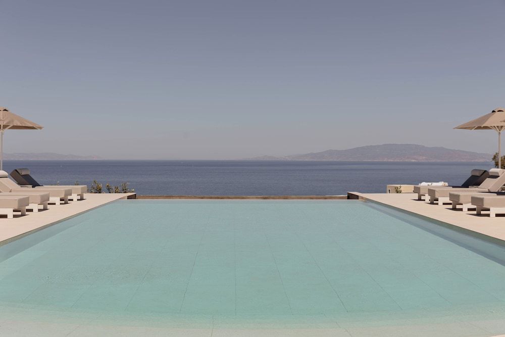 Filomare Oia Suites 1