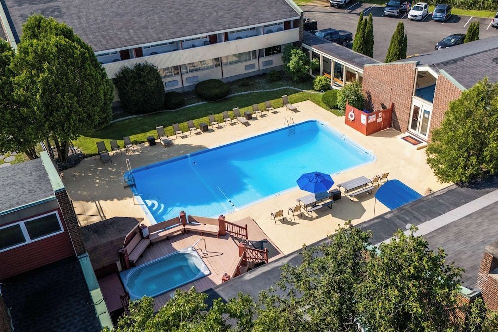Fireside Inn & Suites Waterville 1