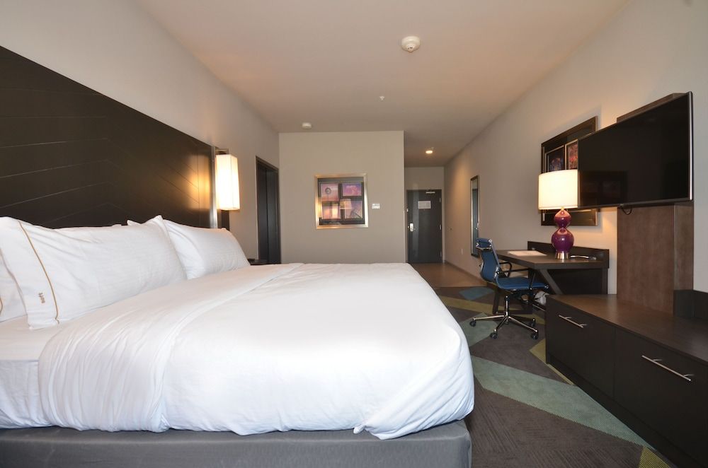 Holiday Inn Express & Suites OKLAHOMA CITY MID - ARPT AREA by IHG 2