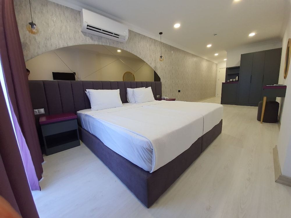 Karikatür Bi Hotel 1