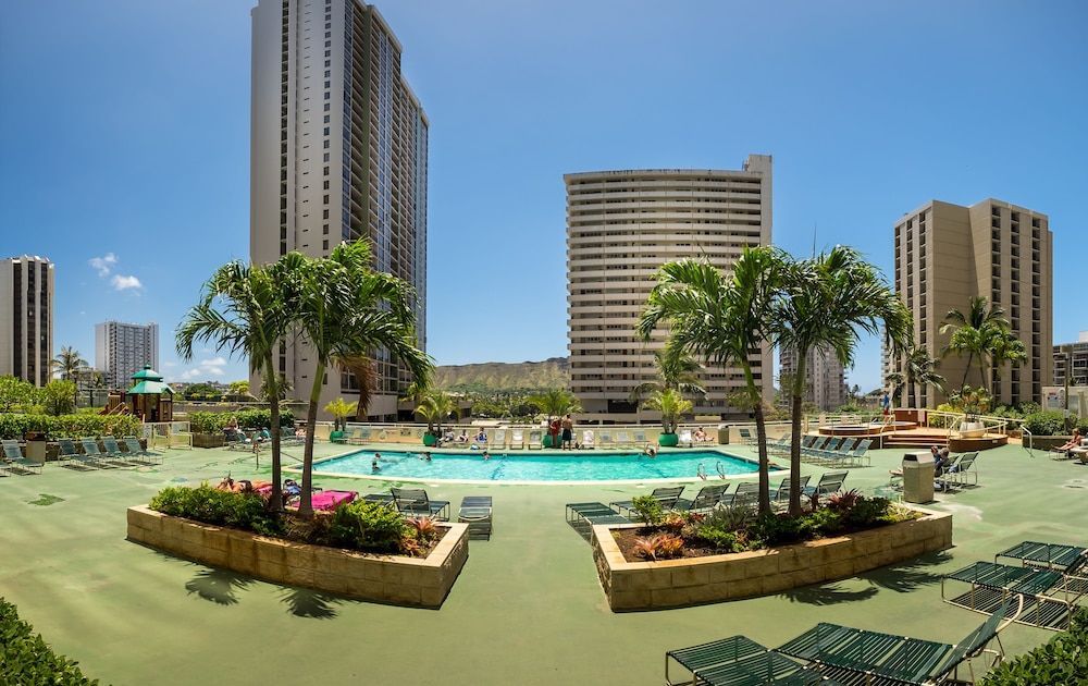 Hawaiian Sun Holidays 1
