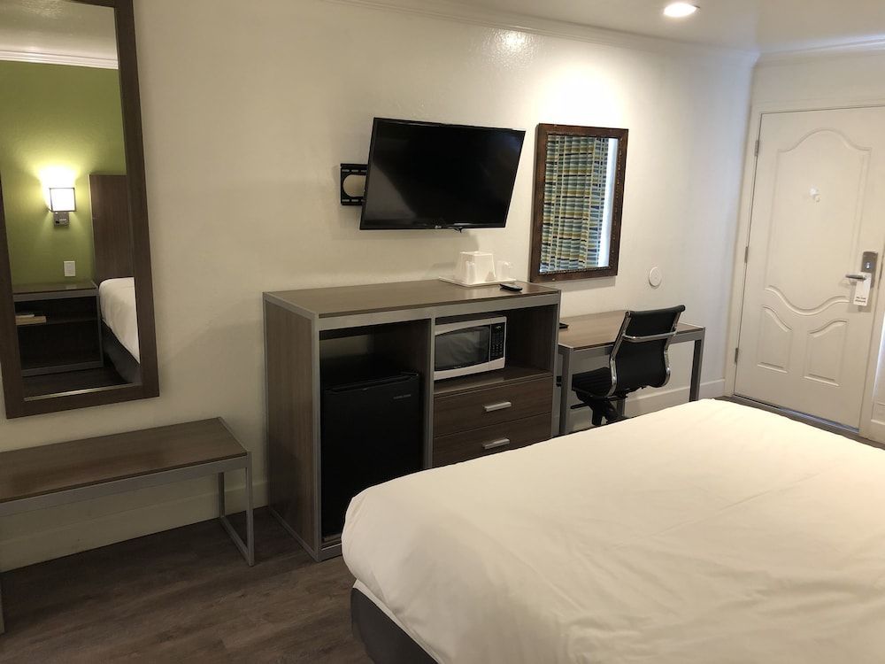 Gilroy Inn 1